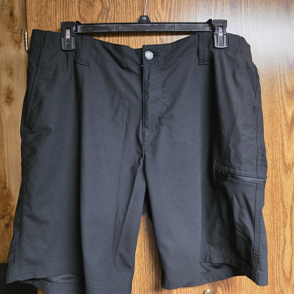 ZeroXposur Black Cargo Shorts for Men